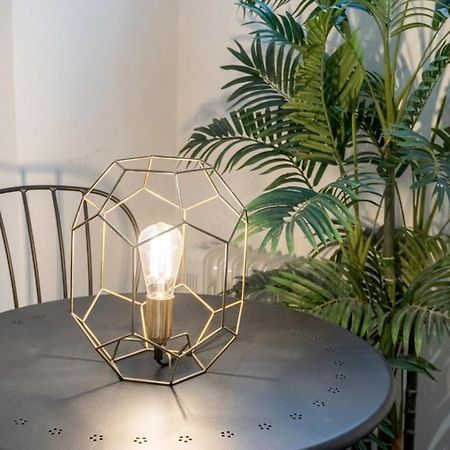 2 Bedrooms 2 Bathrooms Furnished - Malasana - Bright Stylish - Mintystay Madrid Extérieur photo