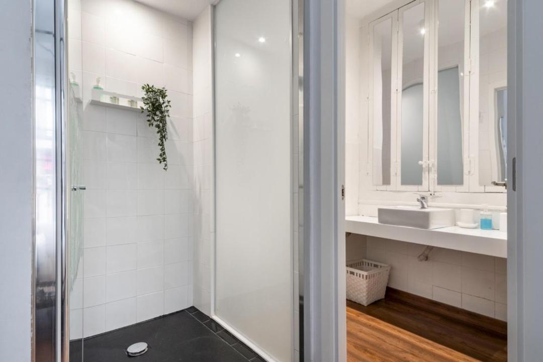 2 Bedrooms 2 Bathrooms Furnished - Malasana - Bright Stylish - Mintystay Madrid Extérieur photo