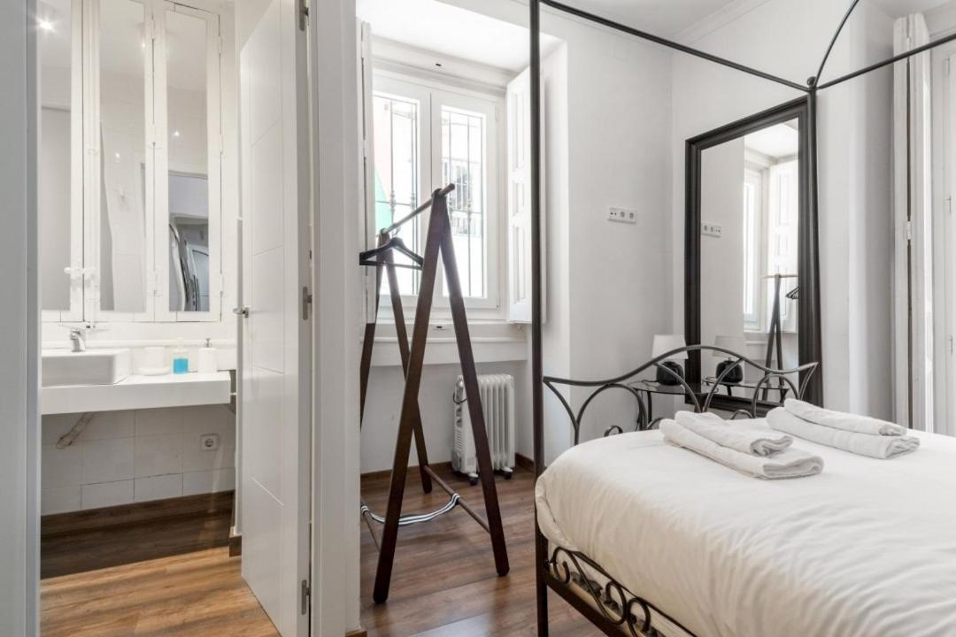 2 Bedrooms 2 Bathrooms Furnished - Malasana - Bright Stylish - Mintystay Madrid Extérieur photo