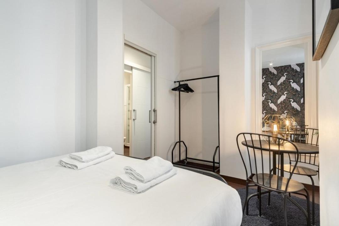 2 Bedrooms 2 Bathrooms Furnished - Malasana - Bright Stylish - Mintystay Madrid Extérieur photo