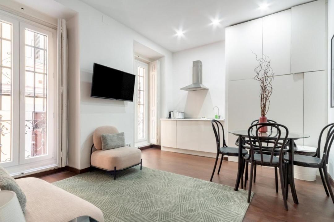2 Bedrooms 2 Bathrooms Furnished - Malasana - Bright Stylish - Mintystay Madrid Extérieur photo
