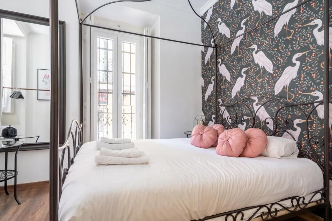 2 Bedrooms 2 Bathrooms Furnished - Malasana - Bright Stylish - Mintystay Madrid Extérieur photo